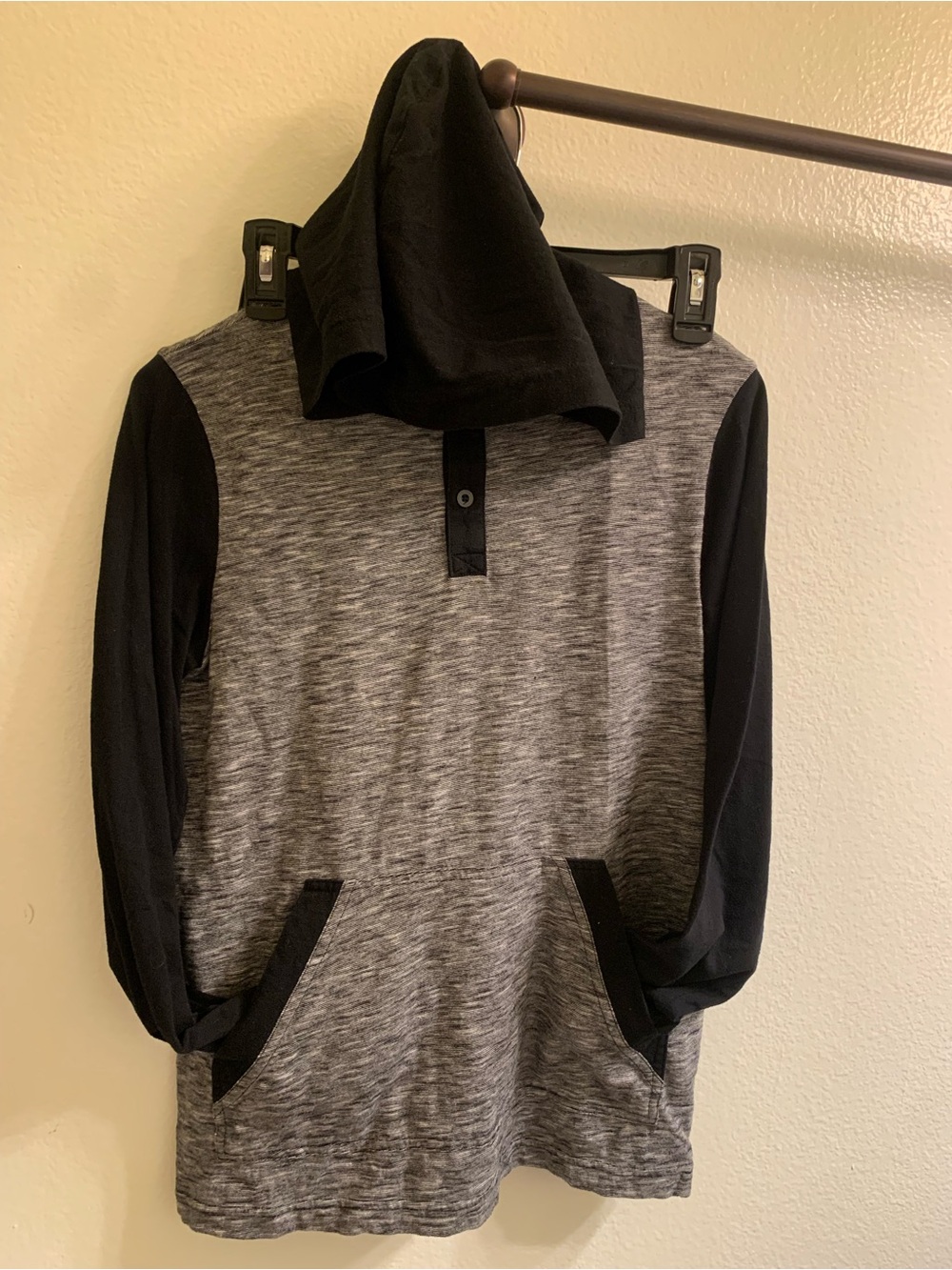 Tony Hawk Two-Tone Hooded Pullover Sweater - Black and Gray